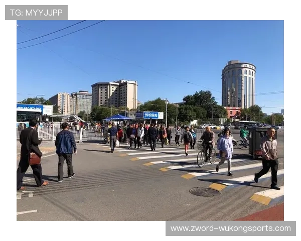 仲满家的冰箱里塞满了能量胶，连饮料都按训练时段分颜色