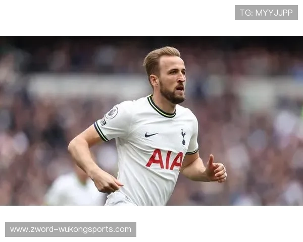 哈里·凯恩家冰箱里塞满蛋白粉，连度假都带着训练师？