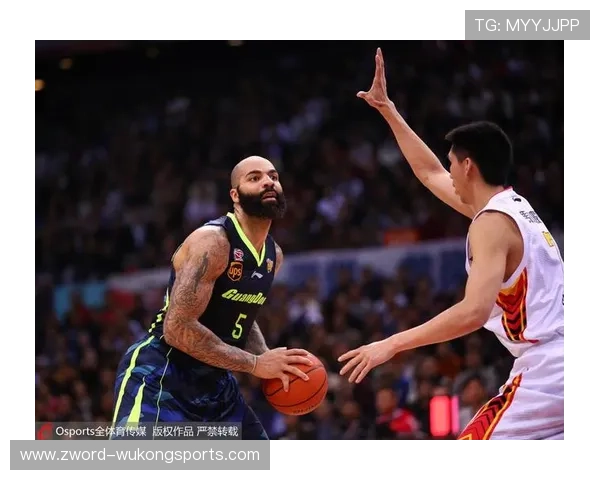 布泽尔内线强攻改变防守布局，高效输出主导球队进攻节奏